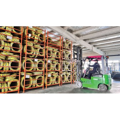 Průmyslový regál na pneumatiky osobních automobilů, 800 kg