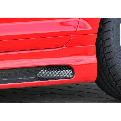 Rieger boční práh mont. strana levá pro Audi A3 8P 3-dvéř., kabriolet po faceliftu, r.v. 07/08-, plast ABS s povrchovou úpravou Carbon-Look, s prolisem a výřezem