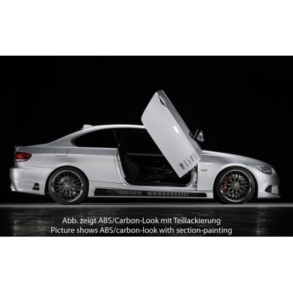 Rieger boční práh mont. strana levá pro BMW řada 3 E92, E93 kabriolet, kupé vč. faceliftu, r.v. 03/07-02/10, 03/10-, 09/06-02/10, plast ABS s povrchovou úpravou Carbon-Look, s prolisem, s prolisem a dvěma výřezy