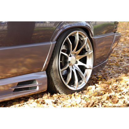 Rieger boční práh mont. strana levá pro Mercedes 190 W201 sedan, plast ABS bez povrchové úpravy, s prolisem, s prolisem a dvěma výřezy, r.v. 1989-