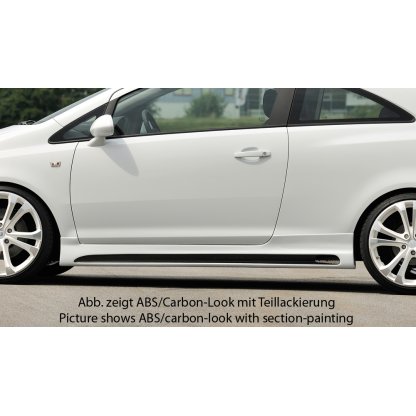 Rieger boční práh mont. strana levá pro Opel Corsa D 3-dvéř. vč. faceliftu, r.v. 01/11-, 07/06-12/10, plast ABS s povrchovou úpravou Carbon-Look, s prolisem a výřezem