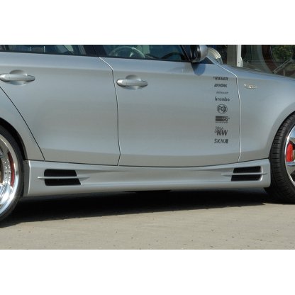 Rieger boční práh mont. strana pravá pro BMW řada 1 E87 4-dvéř., sedan vč. faceliftu, r.v. 04/07-08/11, 09/04-03/07, plast ABS bez povrchové úpravy, s prolisem, s prolisem a dvěma výřezy