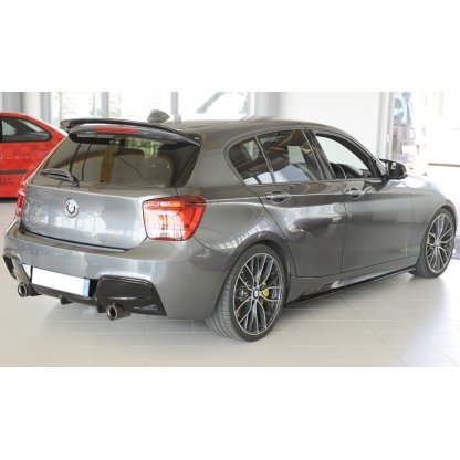 Rieger vložka zadního nárazníku pro BMW řada 1 F20, F21 sedan / 2-dvéř., sedan / 4-dvéř. před faceliftem, plast ABS lakovaný do černé lesklé barvy, pro orig. koncovky na obou stranách