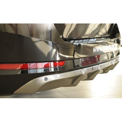 Rieger vložka zadního nárazníku pro Škoda Superb III 3T, 3V combi, sedan vč. faceliftu, plast ABS s povrchovou úpravou Carbon-Look, pro vozy bez tažného zařízení