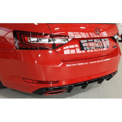 Rieger vložka zadního nárazníku (pro tažné zařízení) pro Škoda Superb III 3T, 3V combi, sedan, plast ABS lakovaný do černé lesklé barvy, 2.0 TSI (200/206kW), s tažným zařízením, s parkovacím asistentem (PDC)