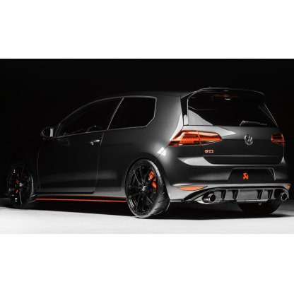 Rieger vložka zadního nárazníku pro Volkswagen Golf 7 vč. GTI, GTI Clubsport 3-dvéř., 5-dvéř. před faceliftem, plast ABS lakovaný do černé lesklé barvy, pro sportovní koncovky na obou stranách 100 mm