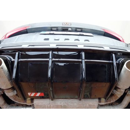Rieger vložka zadního nárazníku (pro vozy s tažným zařízením) pro Seat Ateca Cupra 5FP, plast ABS lakovaný do černé lesklé barvy
