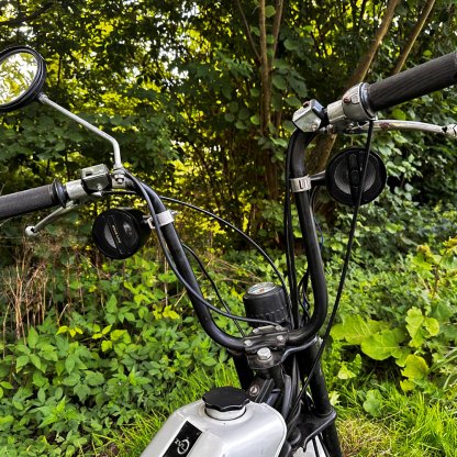 Zvukový systém na motocykl, skútr, ATV s FM, USB, BT, barva černá