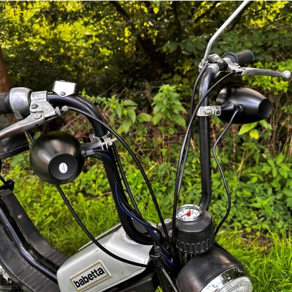 Zvukový systém na motocykl, skútr, ATV s FM, USB, BT, barva černá