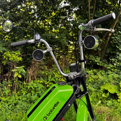 Zvukový systém na motocykl, skútr, ATV s USB, BT, 2 x dálkové ovládání, barva chrom