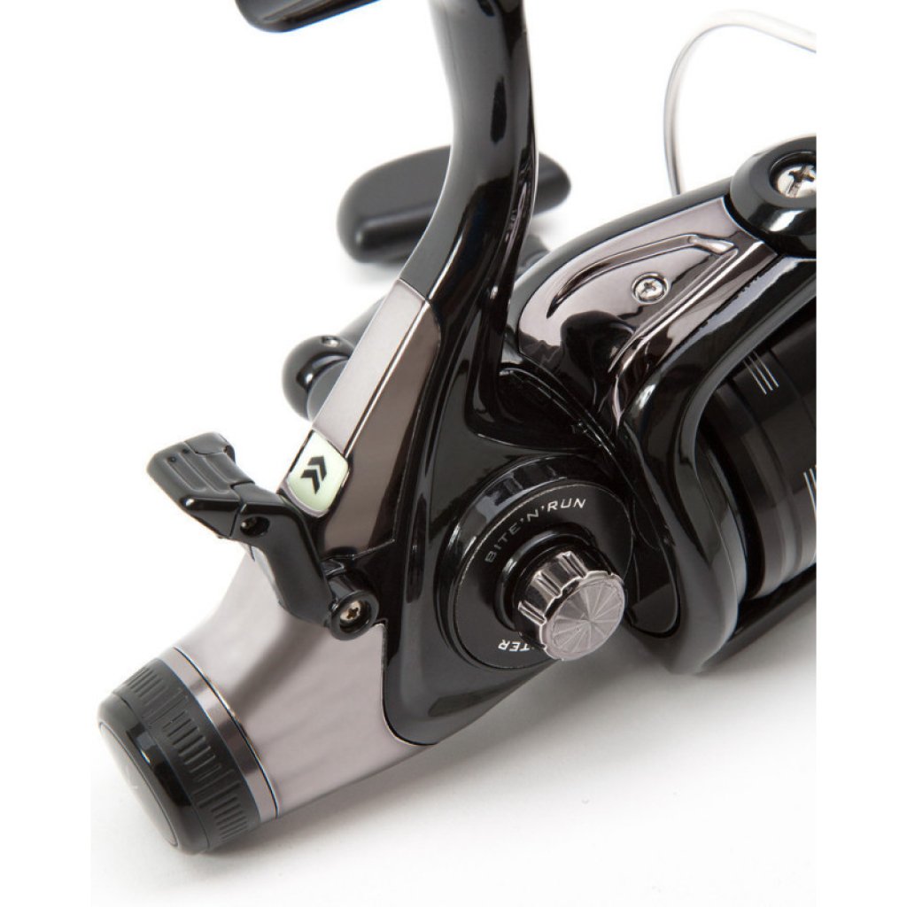 Daiwa Naviják Black Widow BR 4000A
