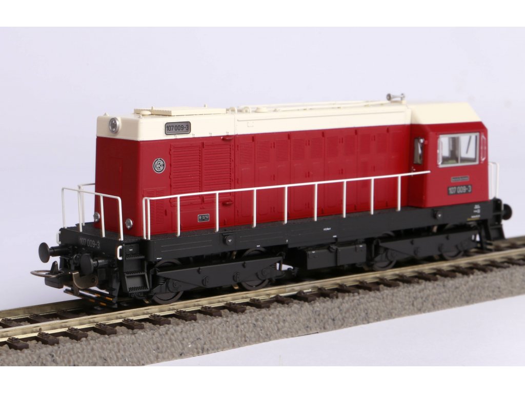 H0 - Dieselová lokomotiva BR 107 - PIKO 52420