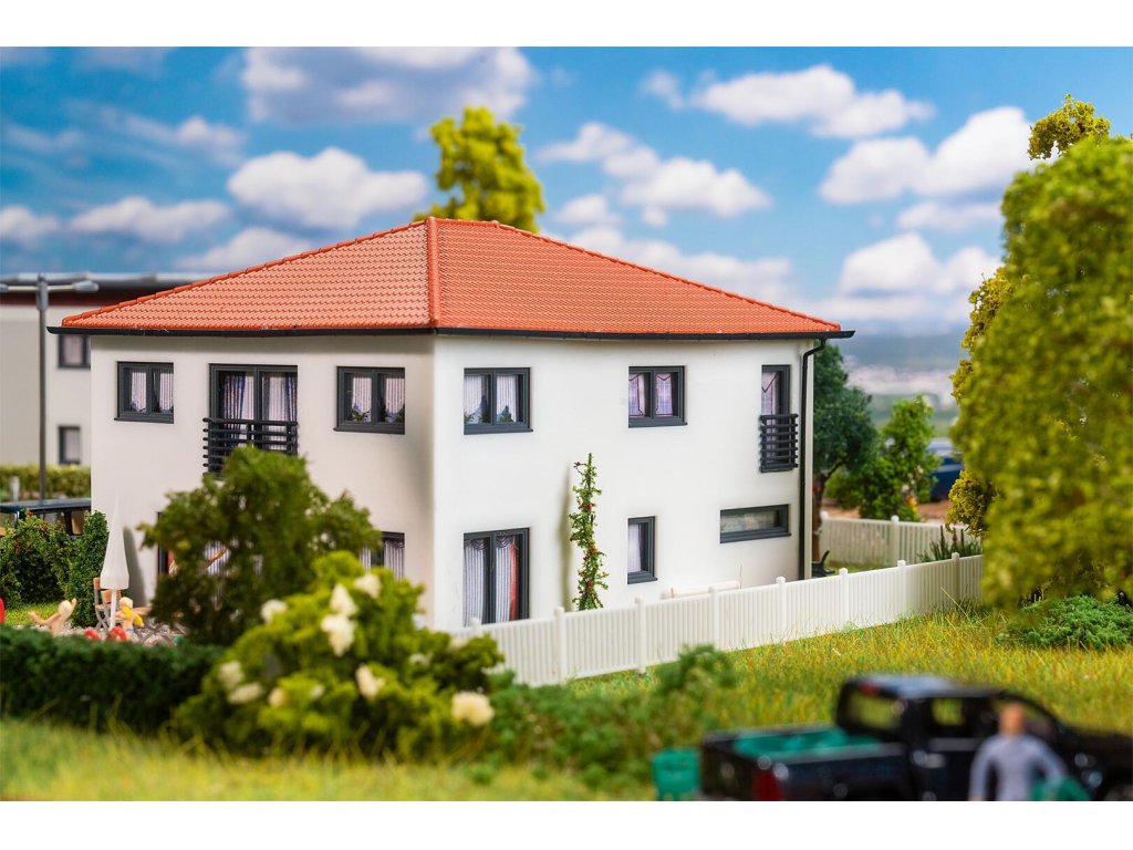 H0 - Tento moderní dům s elegantní střechou - Faller 130648