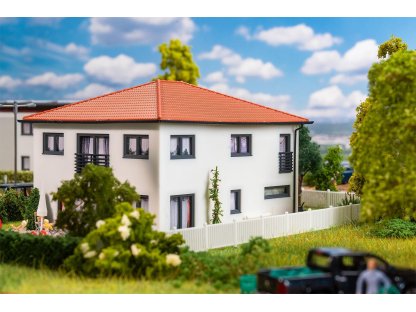 H0 - Tento moderní dům s elegantní střechou - Faller 130648