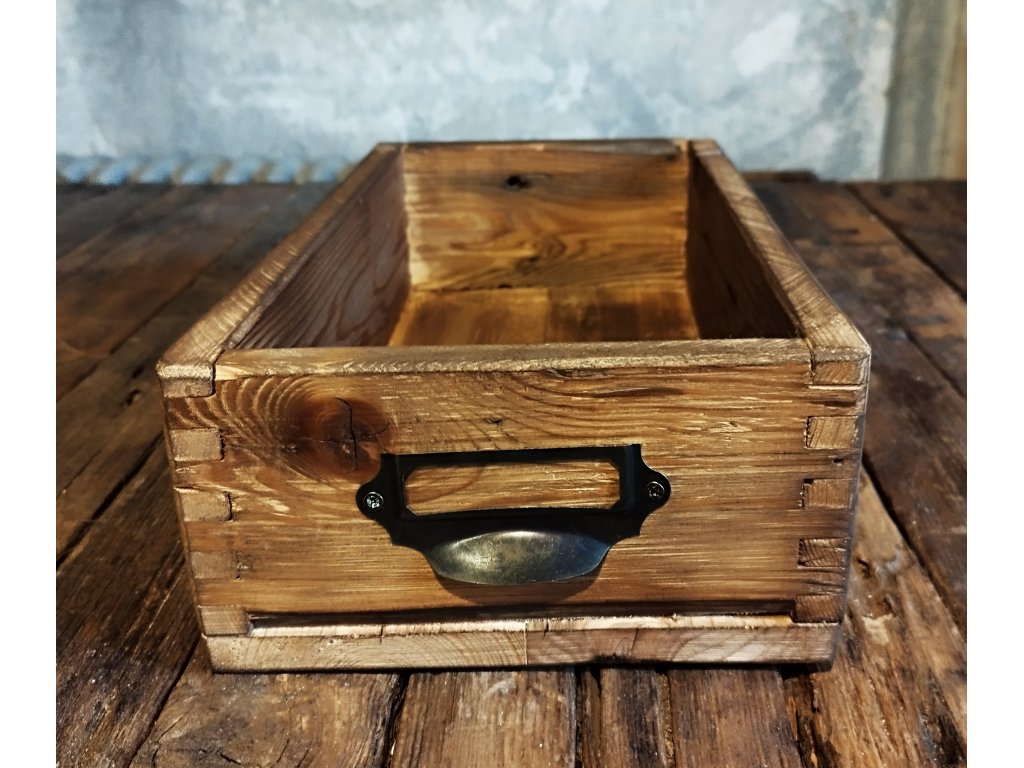 OLD WOOD BOX - SEVEN
