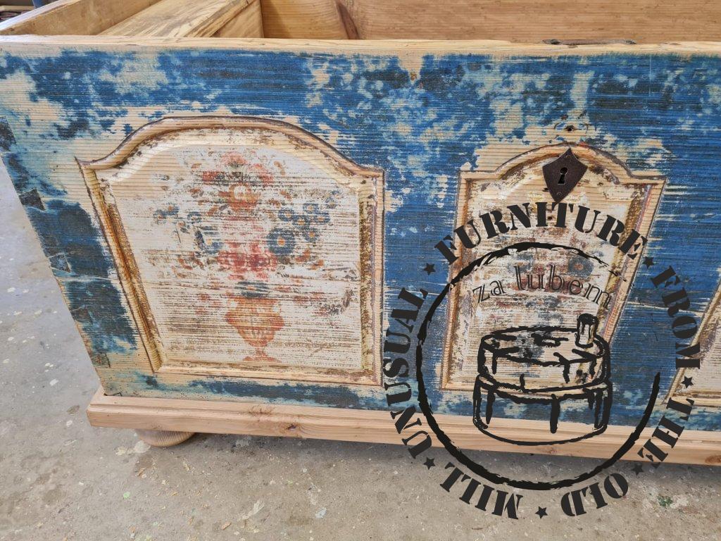 BERTIČKA - Wooden barrel chest