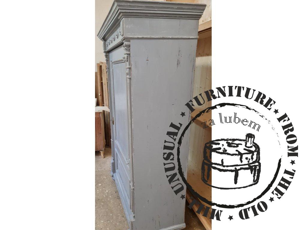 HOLOUBEK - old decorative cabinet