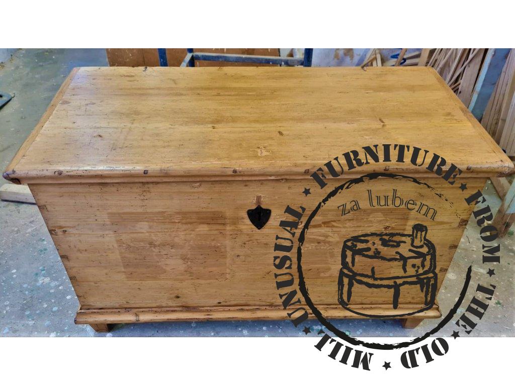 IGOR - Wooden chest - 1835