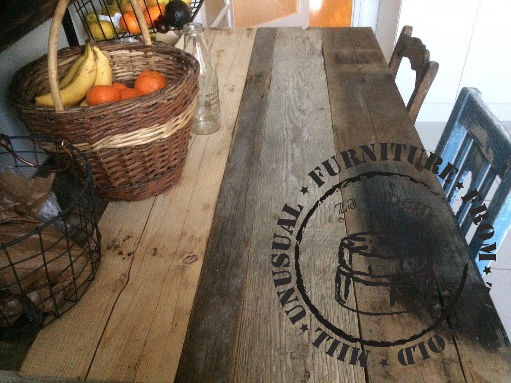 Industriální jídelní stůl TEREZKA - dřevo a kov