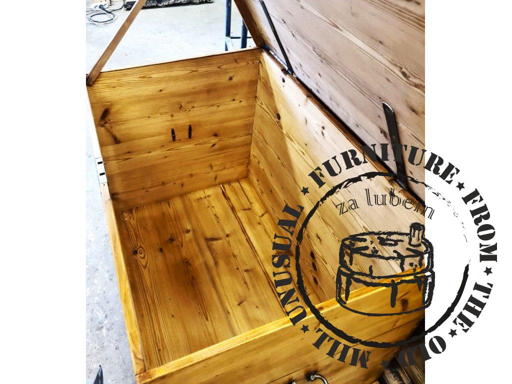KARLIČKA- Dřevěná truhla