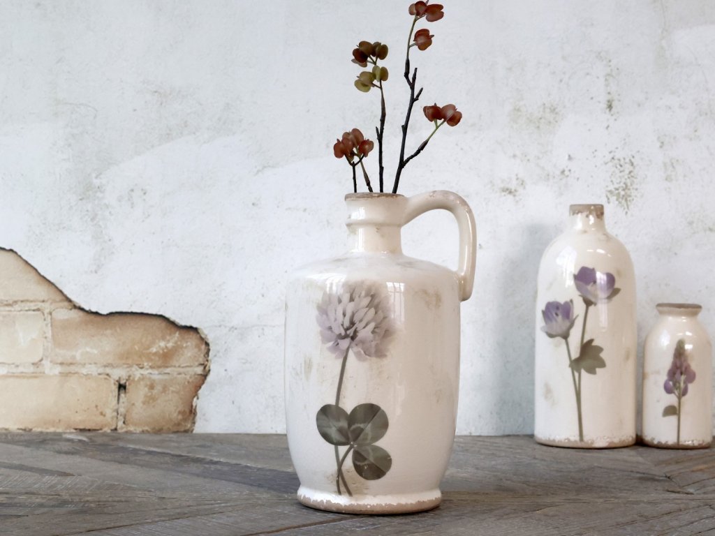 Krémový keramický dekorační džbán s květem jetele  - 14 x 15 x 26 cm