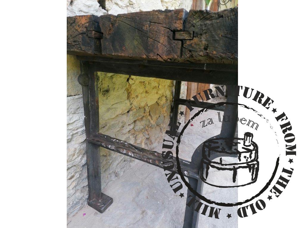 Masivní industriální stůl - dřevo a kov