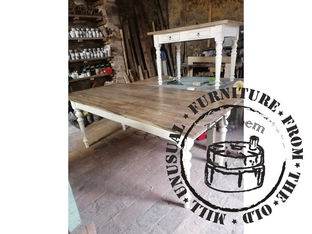 Velký jídelní stůl s dubovou deskou -  pro 6-8 osob