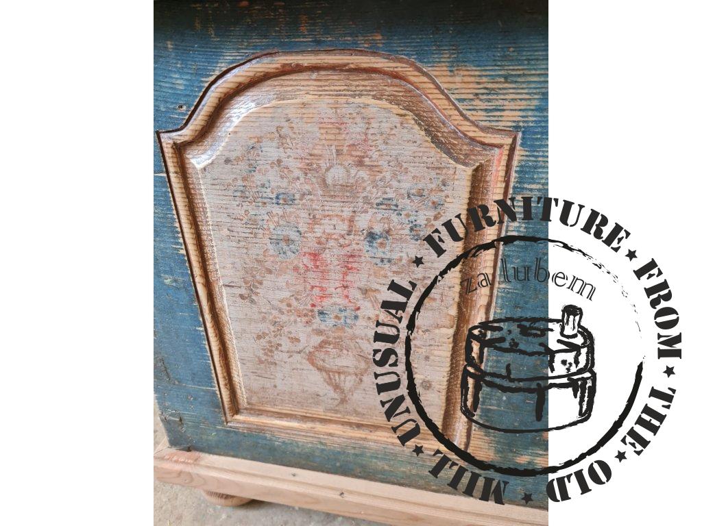 VOJTINA - Wooden barrel chest