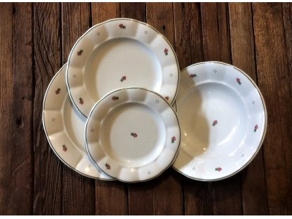 Babiččin porcelán - červené kvítky - sada 18 ks silnostěnných talířů 2