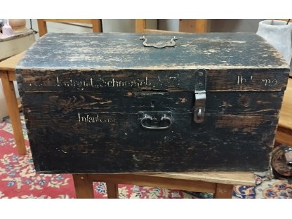 FRED - old suitcase/trunk 