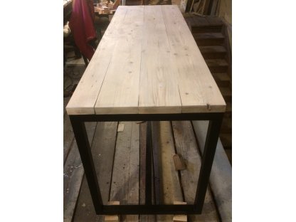 Industriální jídelní stůl - dřevo a kov