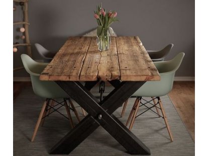 Industriální jídelní stůl  -X - dřevo a kov