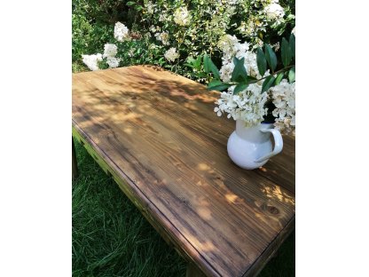 pan MOTÝLEK - masivní dřevěný stůl se třemi šuplíky