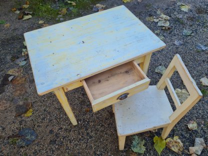 Petřík a Petruška - Children's wooden table with chair 2