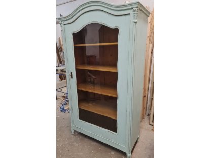 Sara - display cabinet - with shelves 2