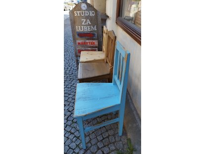 slečna POTŮČKOVÁ  -  venkovské židle 2