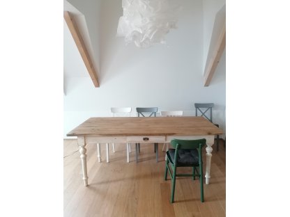 Velký jídelní stůl s dubovou deskou -  pro 6-8 osob 2