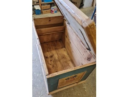 VOJTINA - Wooden barrel chest 2